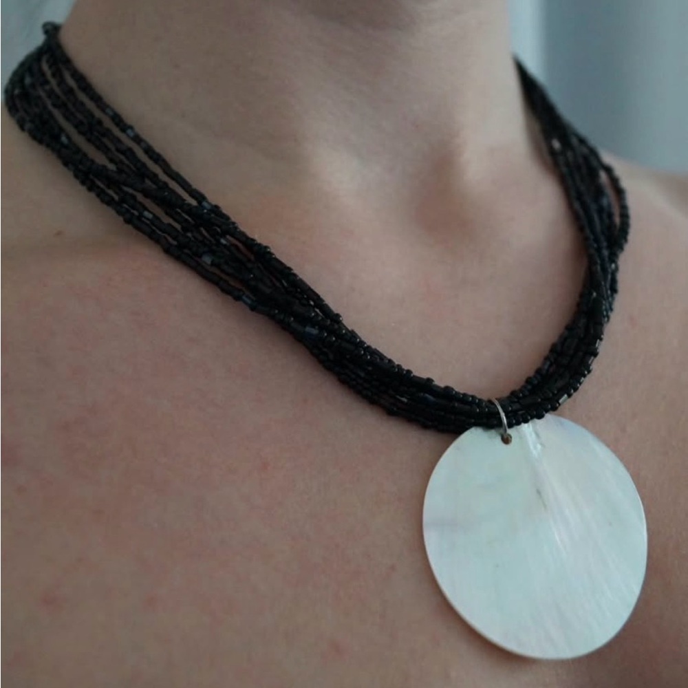 Beachy Black Beaded Necklace With Shell Pendant - Picture 3 of 4